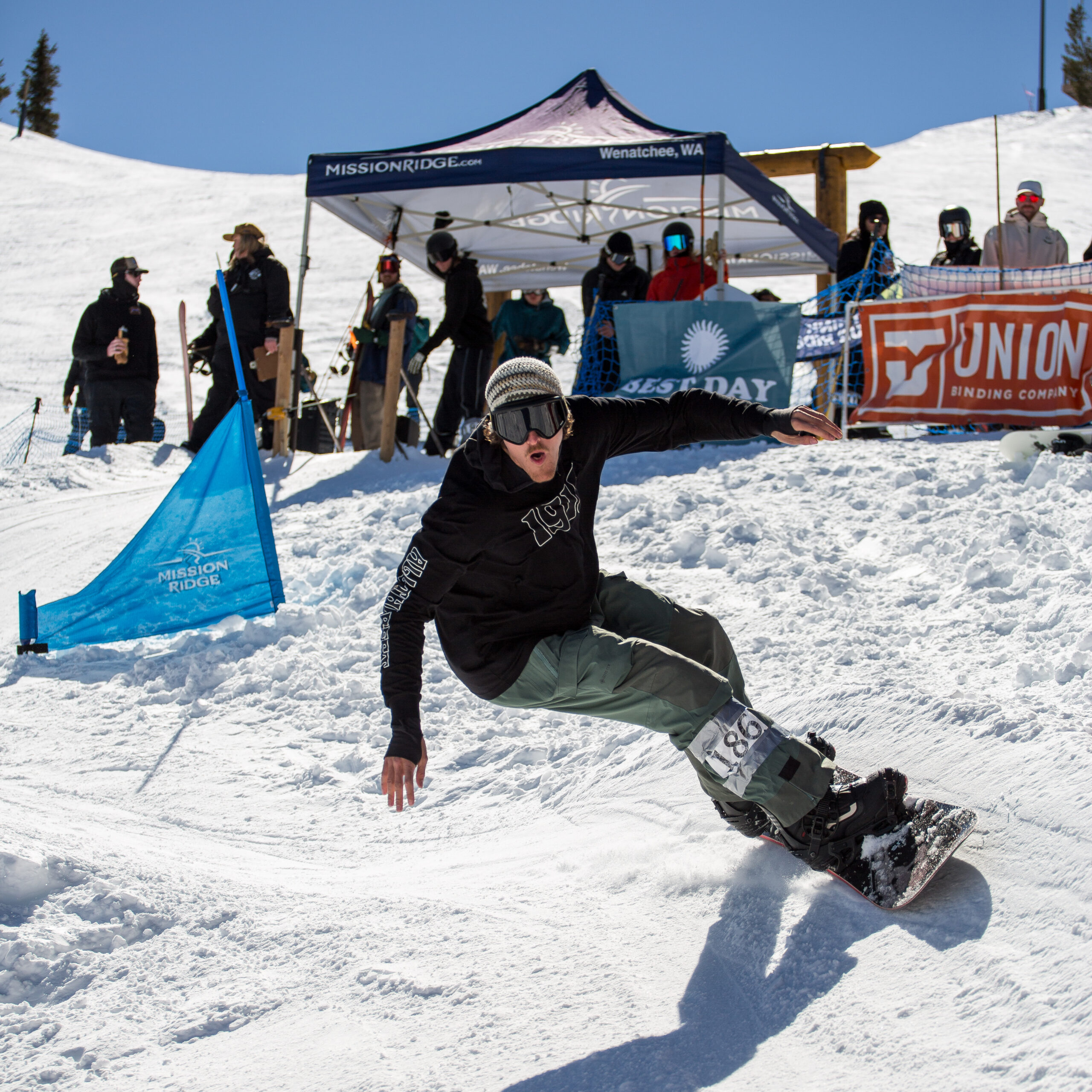 Snowboarder entering the slalom course